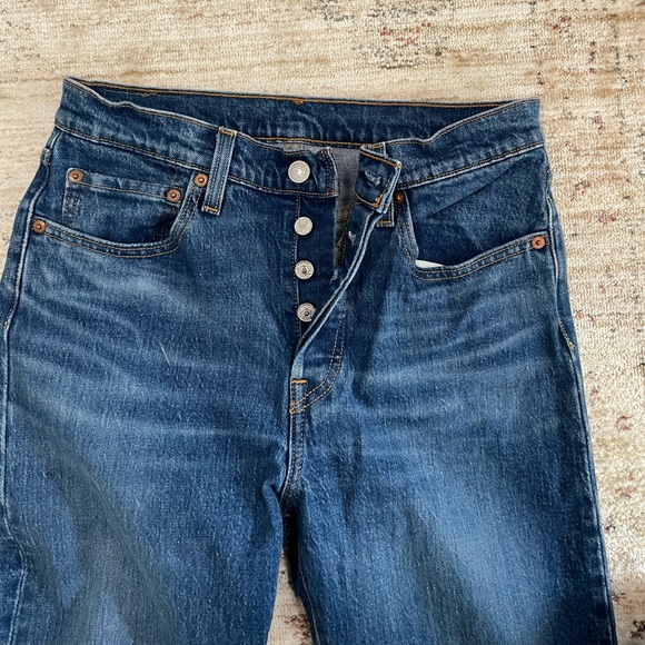 Levi’s 501 Original Fit Jeans in Medium Wash - Size 27 x 30 - Picture 5 of 8